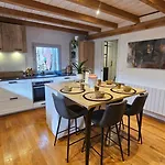 Belle Auvergnate Vue Panoramique Sur La Nature Mandailles-Saint-Julien