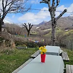 Belle Auvergnate Vue Panoramique Sur La Nature Mandailles-Saint-Julien