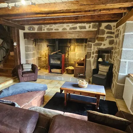 Belle Résidence Auvergnate Vue Panoramique Sur La Nature * Mandailles-Saint-Julien