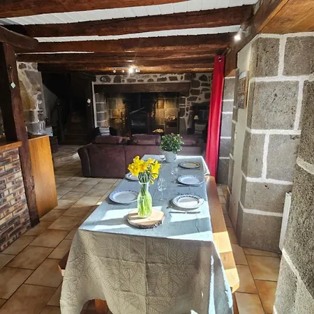 Belle Résidence Auvergnate Vue Panoramique Sur La Nature *