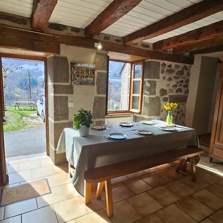 Belle Auvergnate Vue Panoramique Sur La Nature Apartmán *
